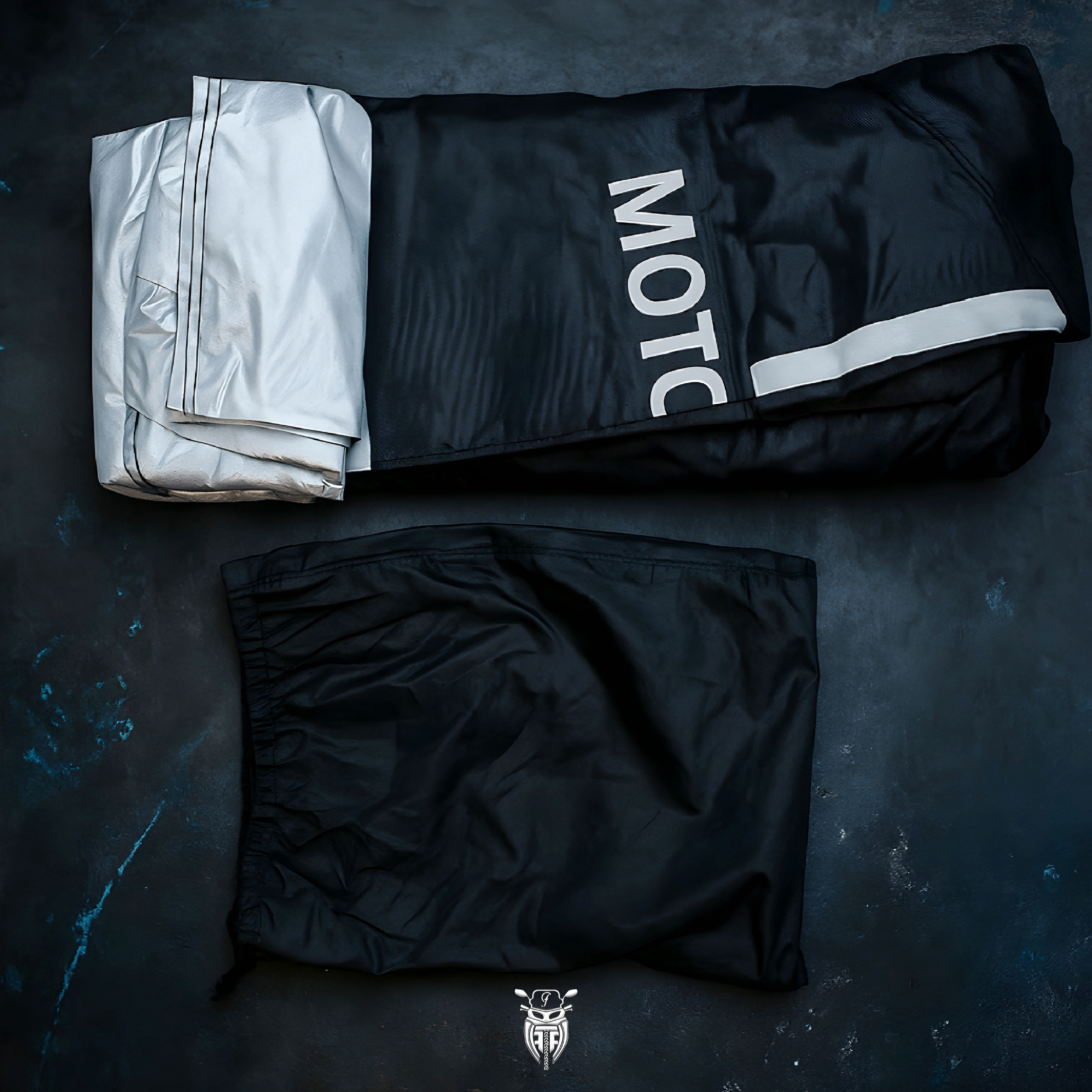 تصویر از چادر ضد آب موتور (با باکس)