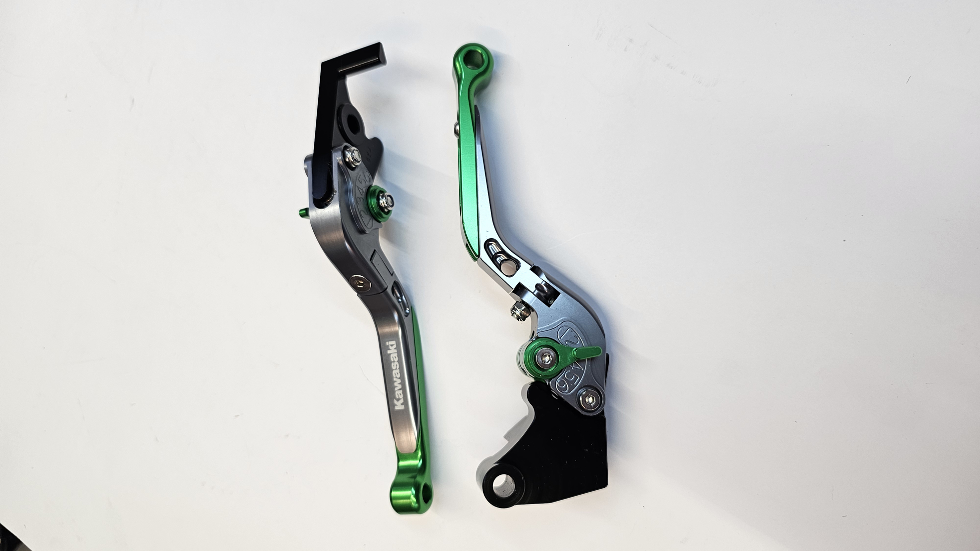 تصویر از کتی کلاچ و ترمز ورسیس سبز