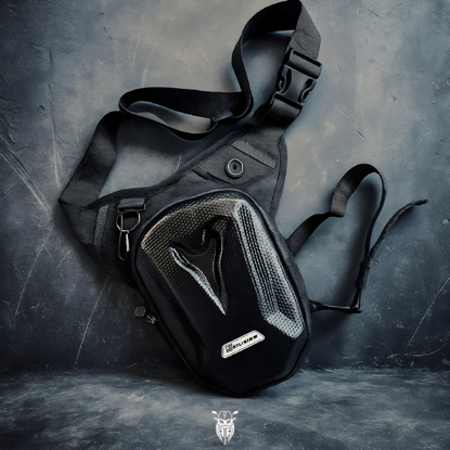 تصویر از کیف روی پای طرح کربنی