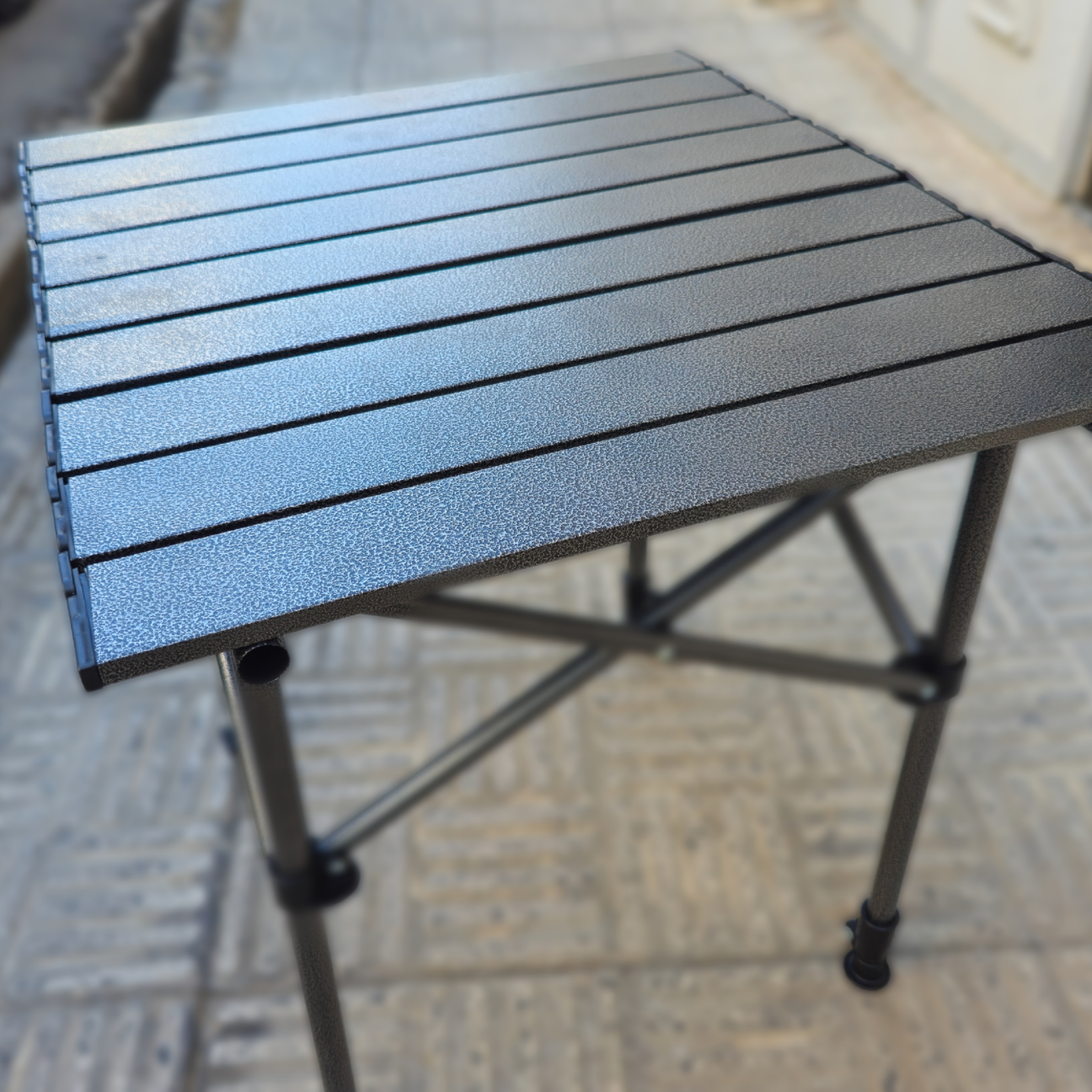 تصویر از میز سفری