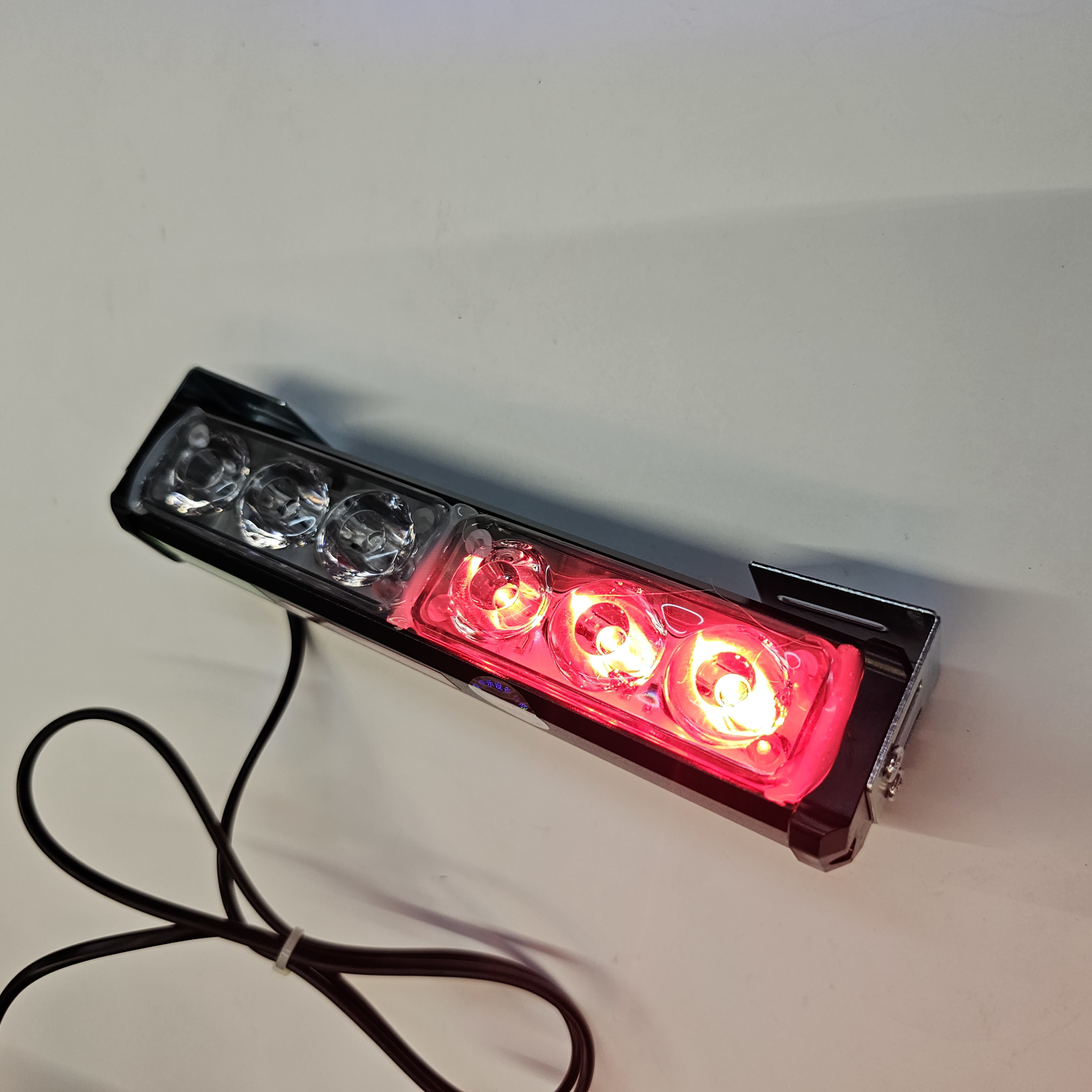 تصویر از چراغ فدرالی خطی - تکی (قرمز -آبی)