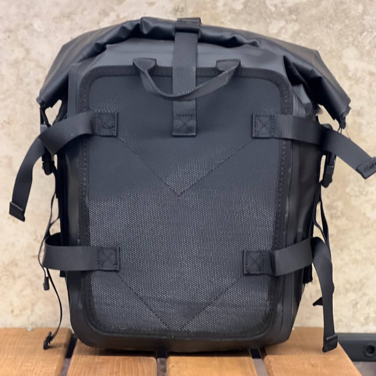 تصویر از کیف 10 لیتری روی گارد