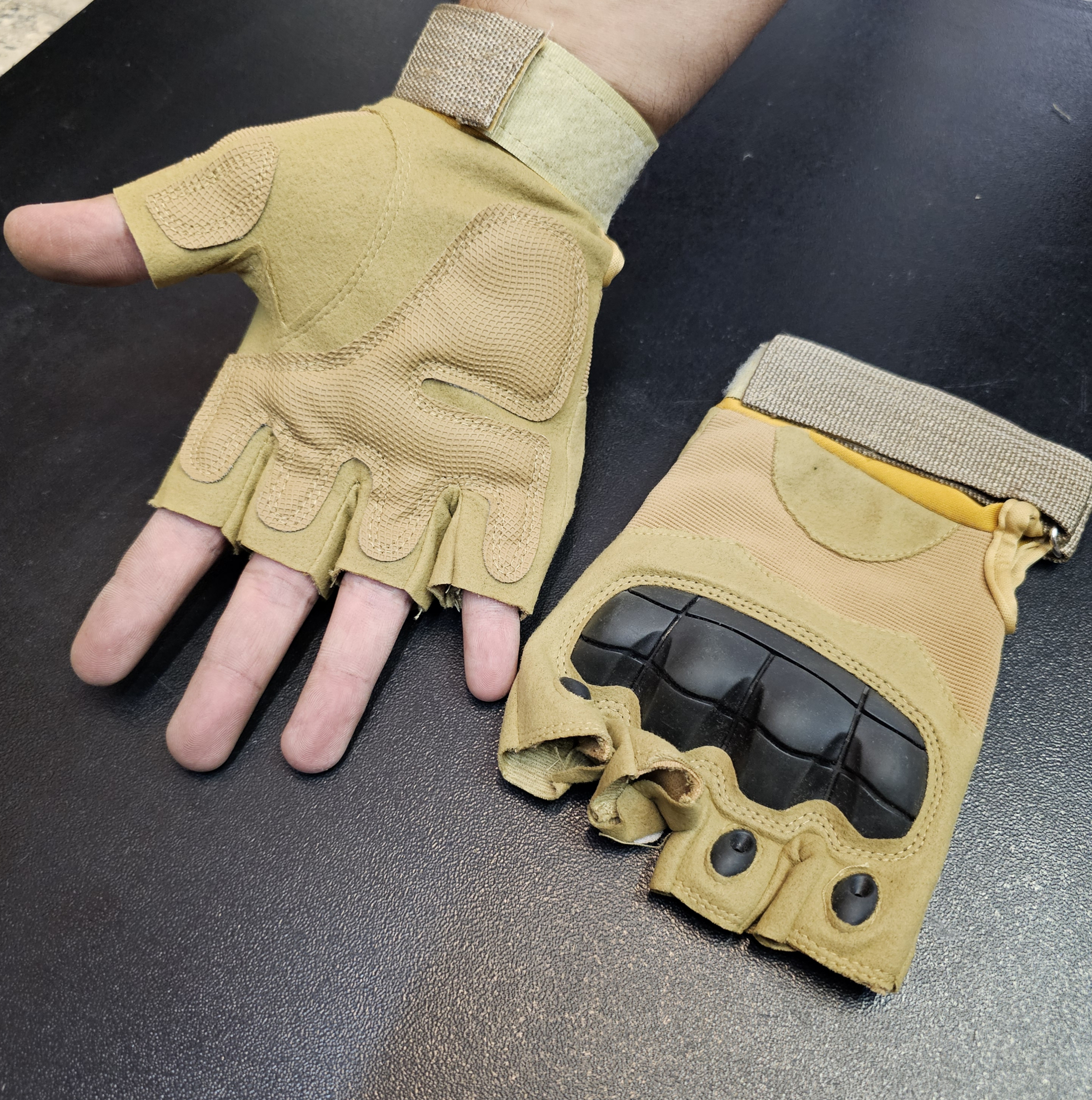 تصویر از دستکش پارچه ای نیم انگشت - قهوه ای XL